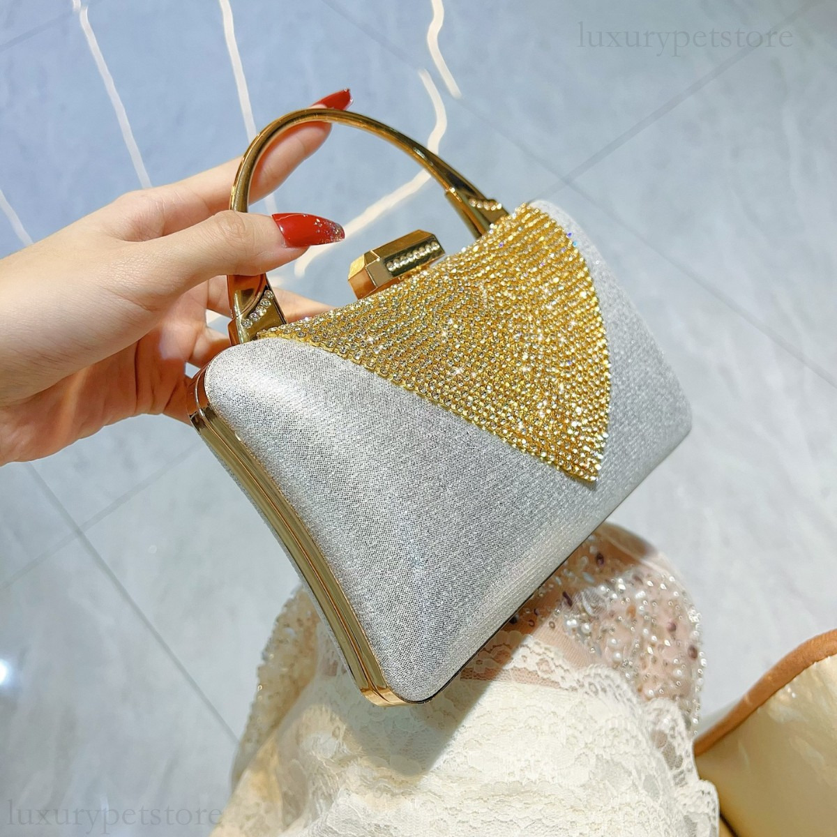 2025 New Top Designer Noble Dia Stone V-shaped Women's Wallet Dress Cross Shoulder Handheld Socialite Banquet Bag
