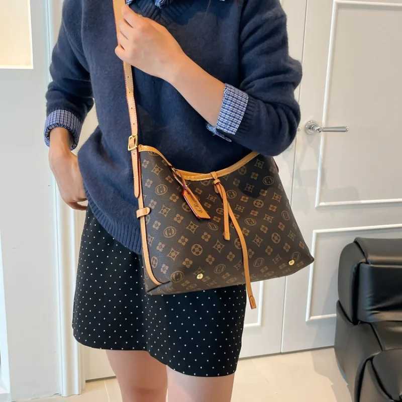 Womens Tote Bag Crafted From Premium Leather Featuring High-End Quality And Trendy Paris StyleW251117