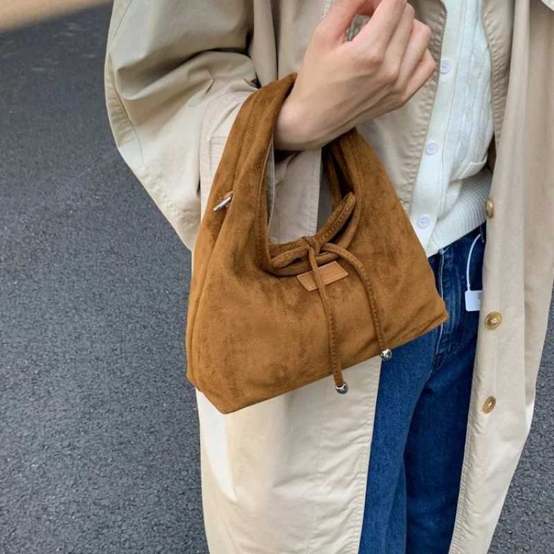 Ladies Crossbody-Bag Crafted From Fine Leather Featuring Trendy Design And High-End Paris Vintage StyleW251117