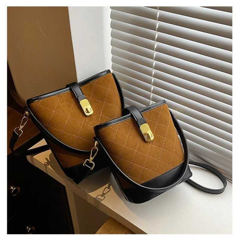 Elegant Shoulder Bag Womens Leather Handbag Crossbody Adaptable Messenger Function Luxury Brand TimelessW251117