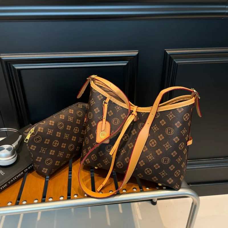 Womens Tote Bag Crafted From Premium Leather Featuring High-End Quality And Trendy Paris StyleW251117