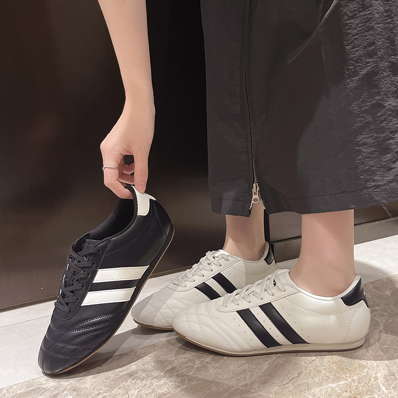 2025 Fashion Versatile Trendy Casual Shoes Striped Black White Sneakers Comfortable Soft Sole Flat White Shoes