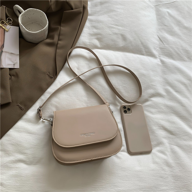 Leather Flap Shoulder Bag for Women: Saddle hot Messenger Handbag Purse
