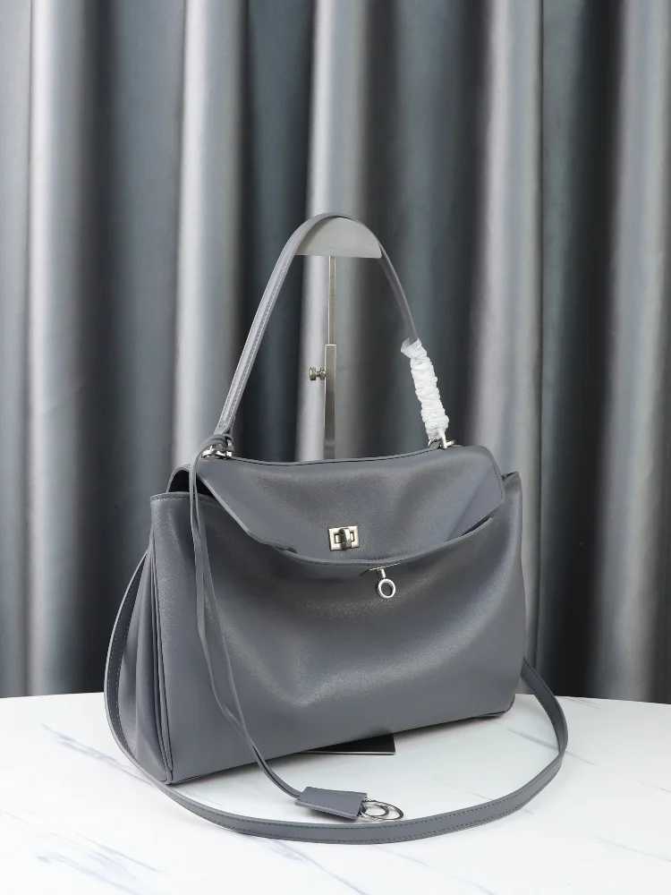 25 new lock bag relaxation neutral large capacity tote bag womens leather one-shoulder crossbody bagW251117