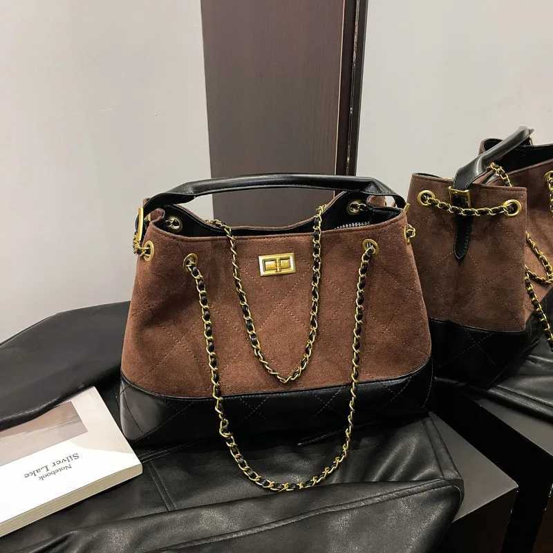 Ladies Handbag In Leather With Elegant Style Shoulder And Crossbody Bag By Famous Designer Luxury Brand WomensW251117