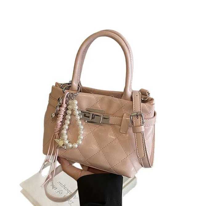 New Korean Version Shoulder Bag Womens Niche Design Crossbody Handbag Temperament Simple Lady Texture CommutingW251117