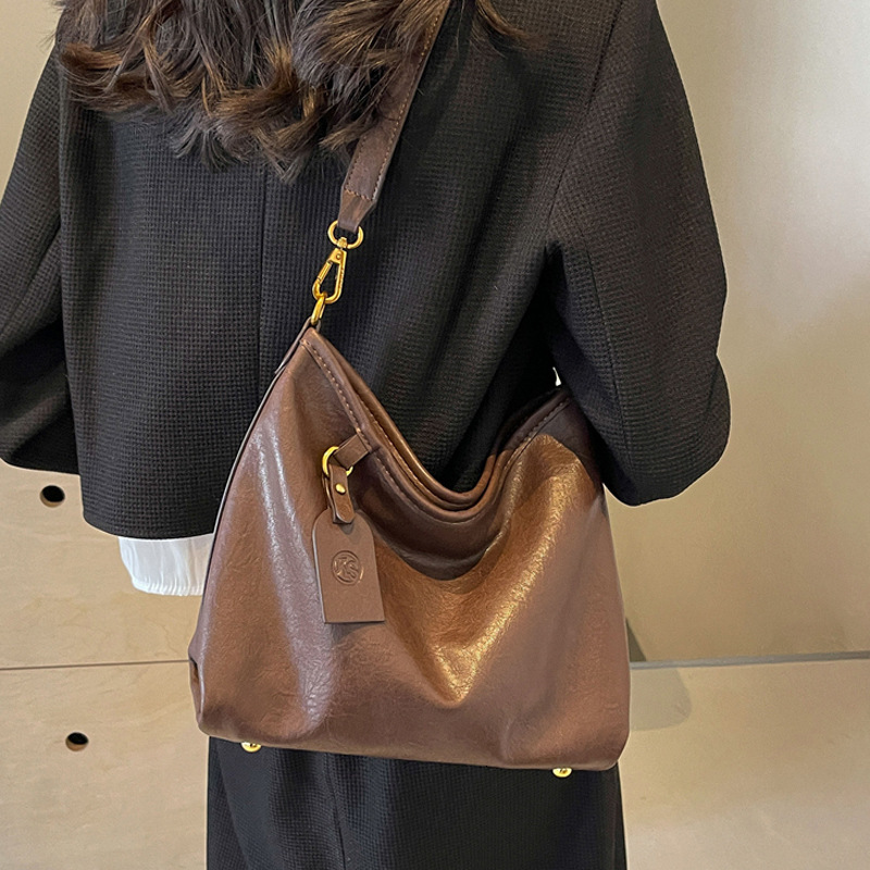 High End Soft Leather Commuting Women's Armpit Shoulder Bag New Fashionable Multifunctional Handbag Large Capacity Crossbody Bag