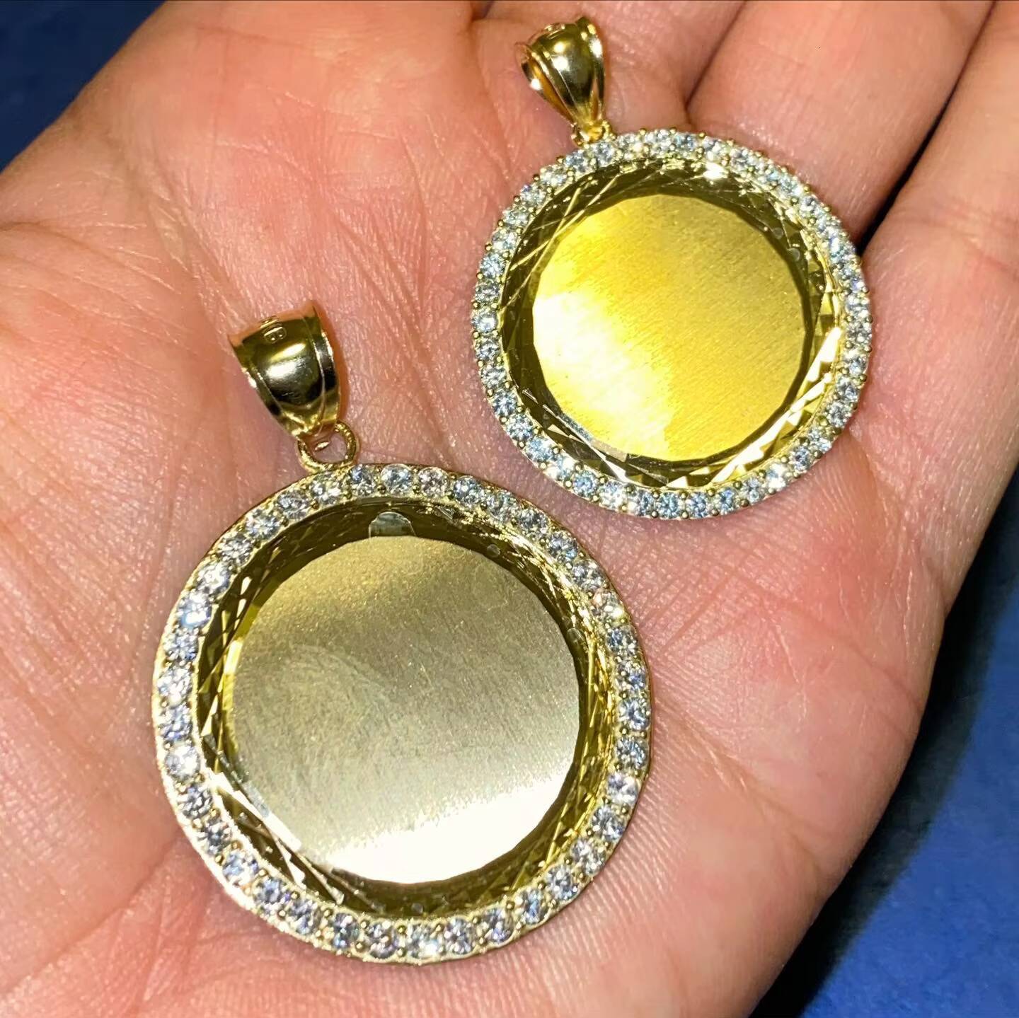 AAA GEMS Men 925 Sterling Silver Jewelry Customized Memory Plate VVS Moissanite Diamond Photo Pendant With Angel Wings