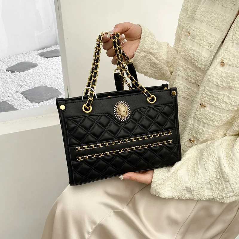 Quilted Chain Work Tote Women Structured Shoulder Bag Caviar Grain Texture Compact Commuter Gym to Office SystemW251117