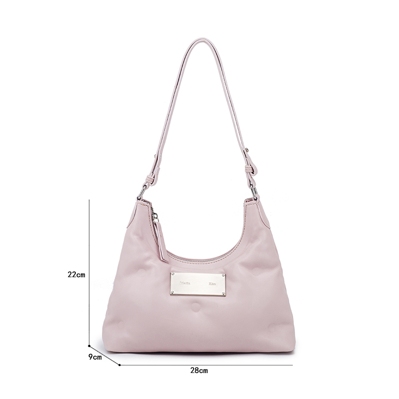 Multi colored crossbody bags are fashionable and diverse, suitable for daily use. This is the best choice to give to friends and family DH912061137