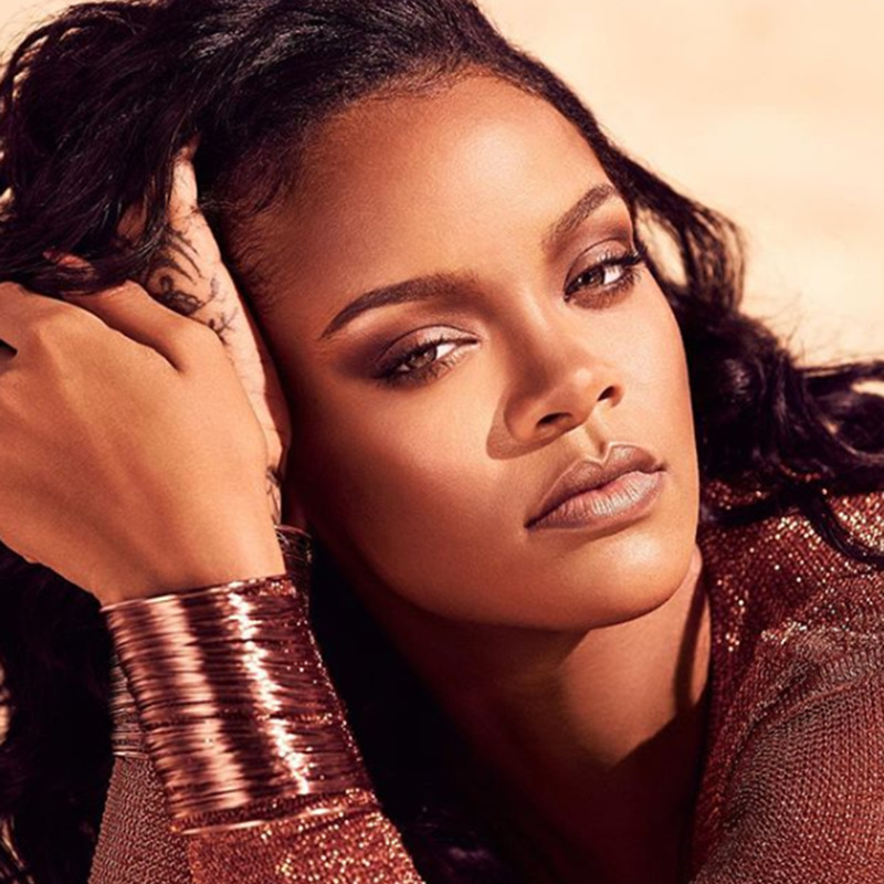 Eye-Catching Wide Wire Bracelet for Women - Classic Gold Plated Hyperspherical Hand Accessory