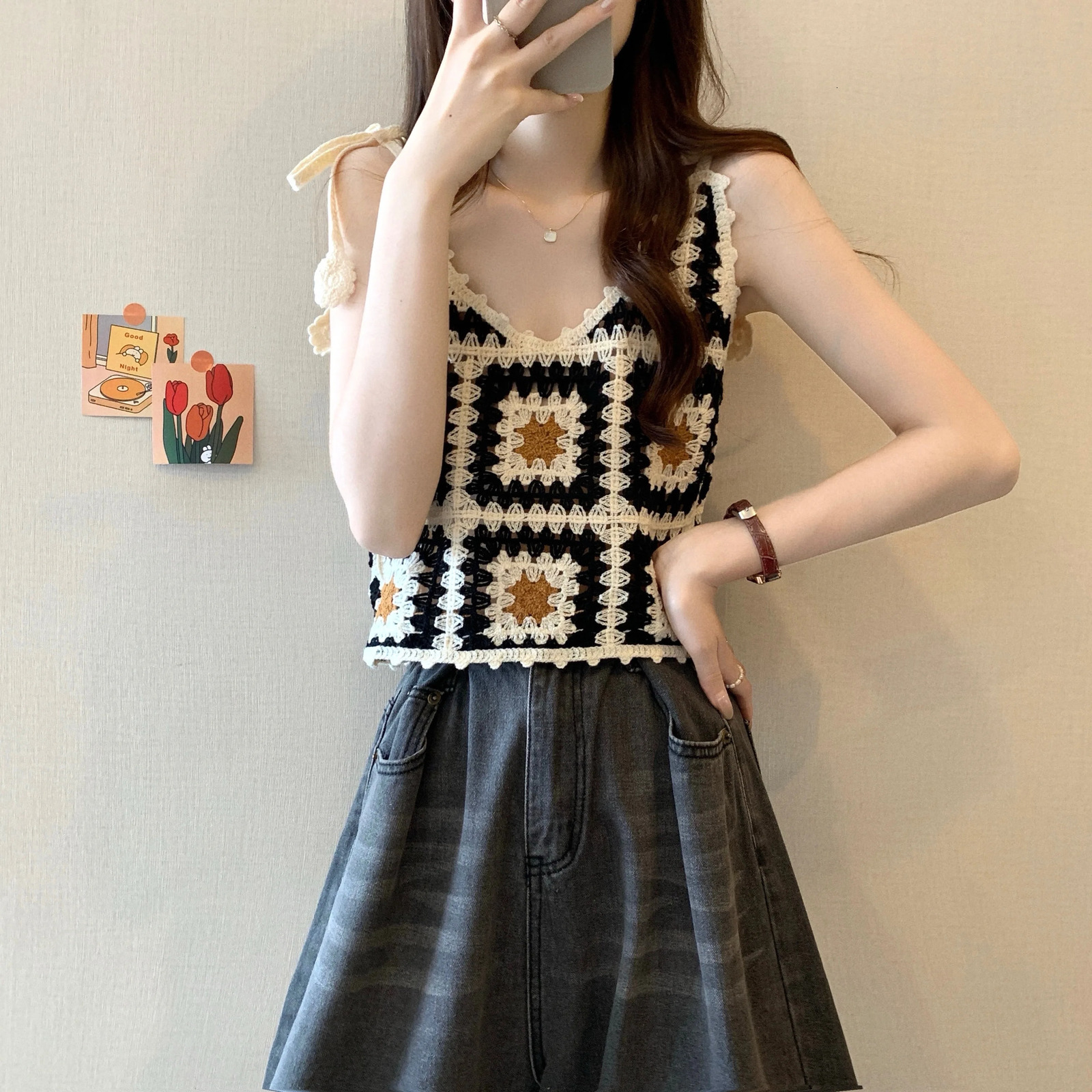 Granny Square Crochet Tank Top with Tie ShouOpen-Knit Crop Camis Women Vintage Boho Chic Summer Beach Vacation Outfit 250417