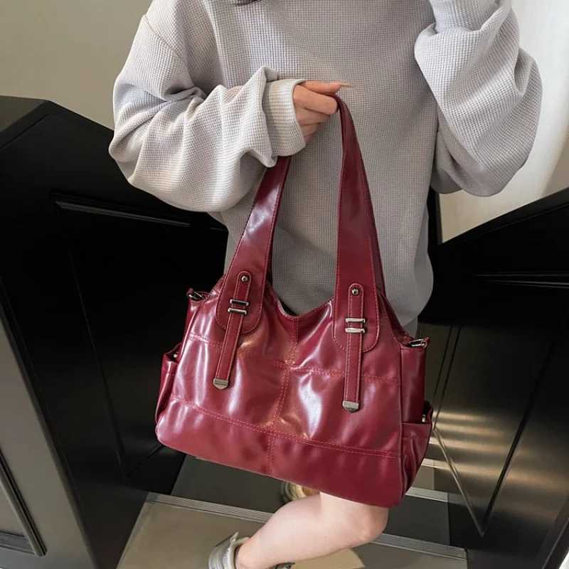 Classic Leather Crossbody Bag For Women Durable And Lightweight Shoulder Style Perfect For Travel AdventuresW251117