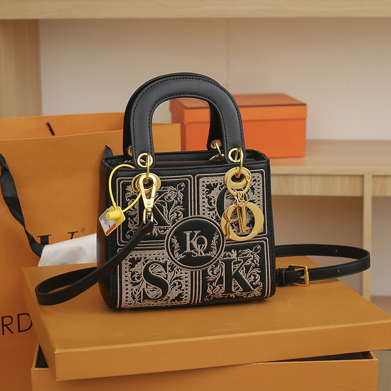 free shipping designers bags for womens ladies 2025 new handbag crossbody armpit bag light luxury high end versatile and fashionable for daily outfit