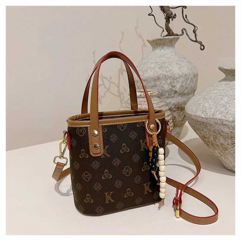 Luxury Womens Messenger Bag Crafted From Premium Leather Featuring Paris Style And Elegant Commuter Vintage LookW251117