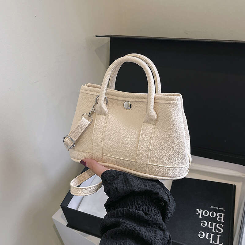 This years popular womens 2025 new model light niche high-end commuting handbag single shoulder crossbody bag