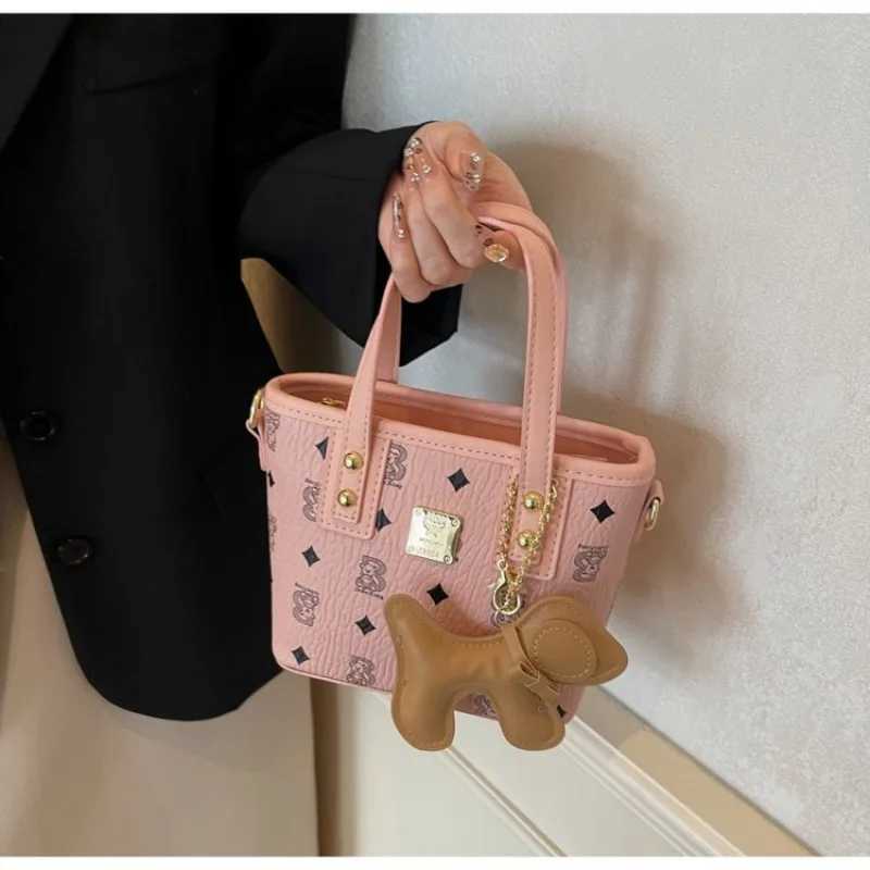 Retro Style Womens Shoulder Bag Exquisite Maillard Design Adjustable Strap for Underarm or Crossbody WearW251117