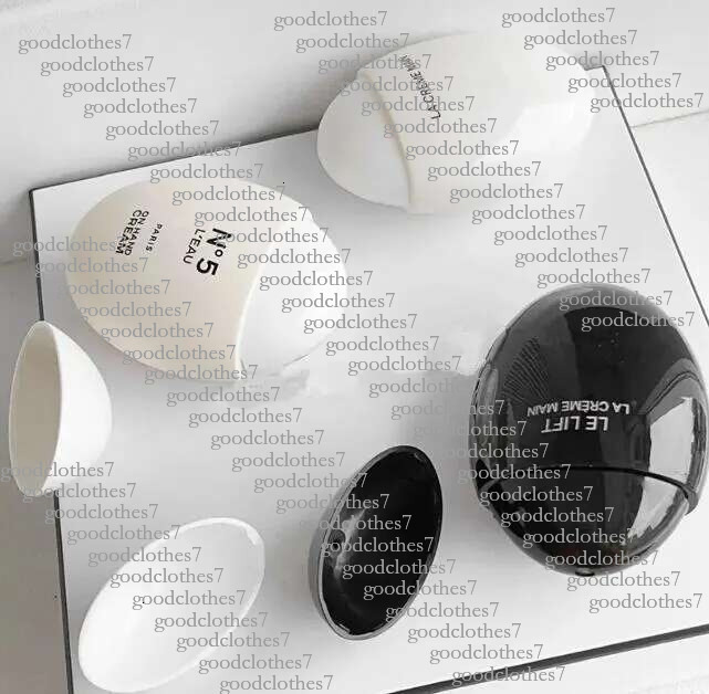 Brand LE LIFT Hand Set 50ml*3 LA CREME MAIN Black & White Egg Hands Skin 50ml 1.7FL.OZ Bady Care Cream Fast And Free Shipping