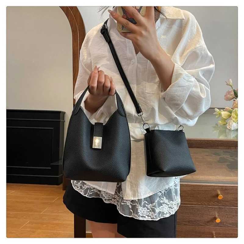 Popular Classic Leather Womens Messenger Bag High-End Luxury Brand Trendy Elegant Commuter Vintage Daily BagW251117