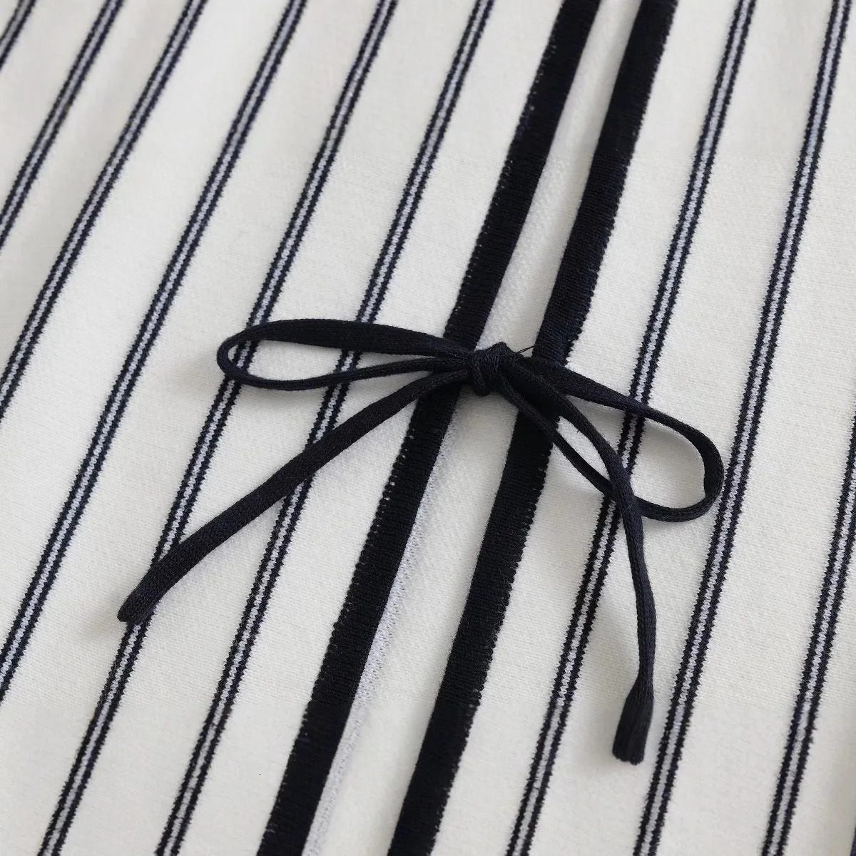 ZBZA Womens Striped Knitted Vest Round Neck Sleeveless Front Tie Loose Hem Top Spring and Summer Casual Versatile Chic Vest 250417