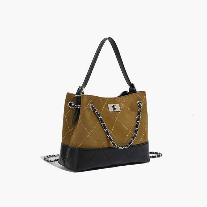 Elegant Women Shoulder Bag Made From Genuine Leather With Top Zip Closure For Stylish Secure CarryW251117
