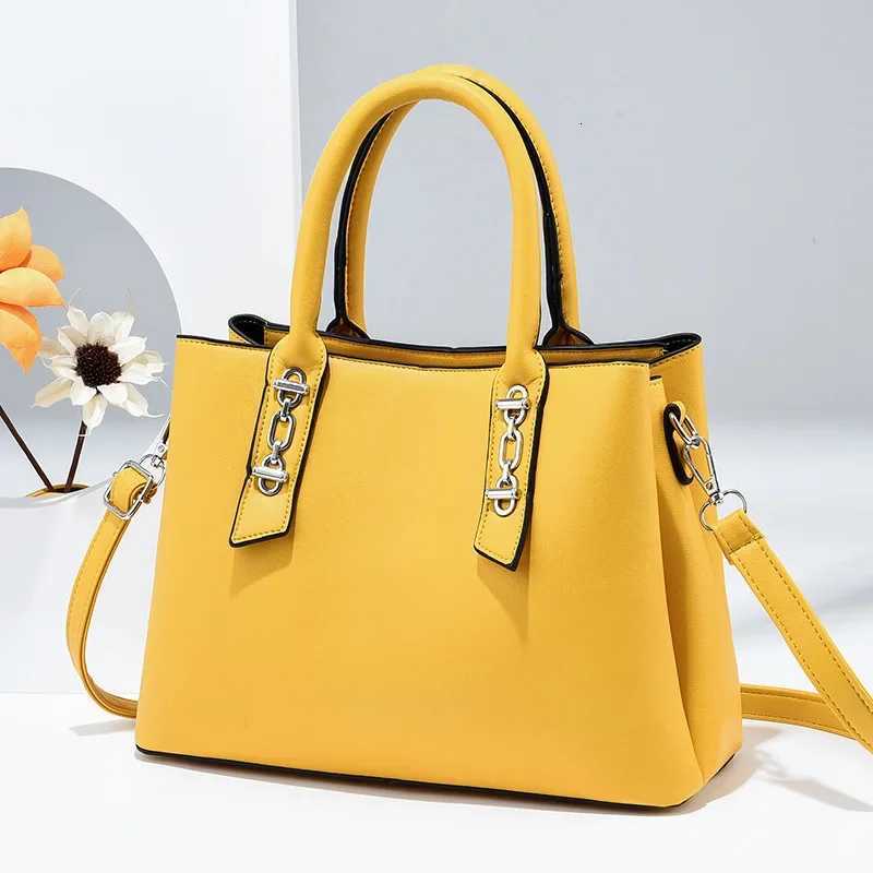 2025 New Color Block Street Fashion Womens Handbag Single Shoulder Crossbody Bag Simple Ladies Handbag Bucket Shape Zipper ClosW251117