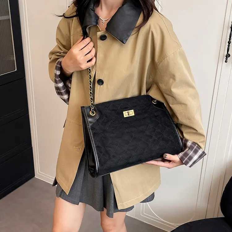 2025 Winter 777 New Diamond Chain Bag Shoulder Bag Large Capacity Commuter Bag Fashionable and VersatileW251117