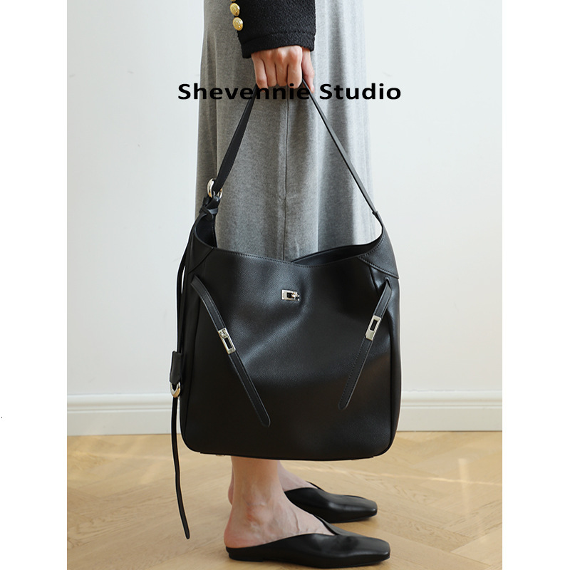 Long Term Pragmatic Imported Two-layer Cowhide Large Capacity Fashionable Underarm Strap Buckle High-quality Single Shoulder Crossbody Bag