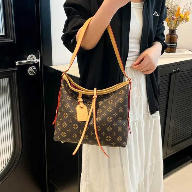 Ladies Tote Bag Made Of Premium Leather Boasting High-End Quality And Paris Trendy Daily LookW251117