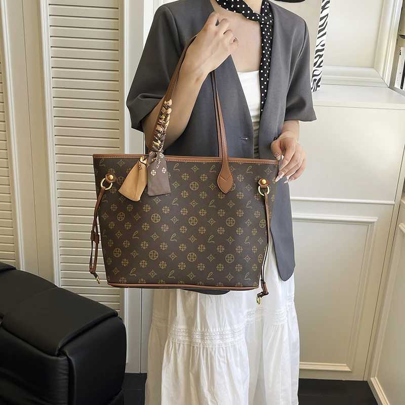 Classic Elegant Leather Messenger Bag Crossbody Shoulder Handbag For Women By Famous DesignerW251117