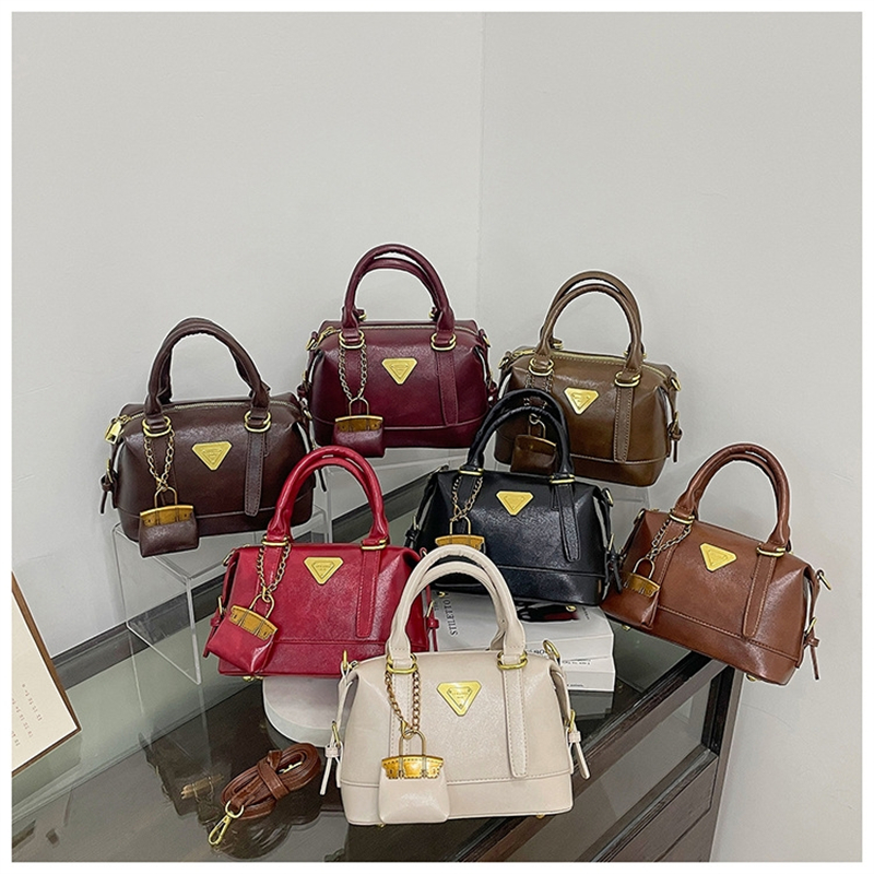 Designer free shipping designers bags for womens 2025 New Handheld Commuter Single Shoulder Crossbody Bag High End Simple and Fashionable