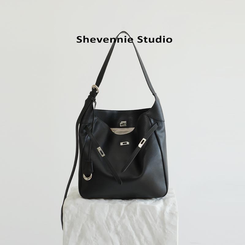 Long Term Pragmatic Imported Two-layer Cowhide Large Capacity Fashionable Underarm Strap Buckle High-quality Single Shoulder Crossbody Bag