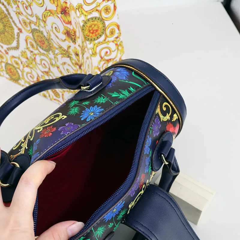 2025 Ladies Hand Bag Classic Geometric Pattern Large-capacity Pillow Handbags Womens Totes Microfiber Messenger Shoulder BagW251115