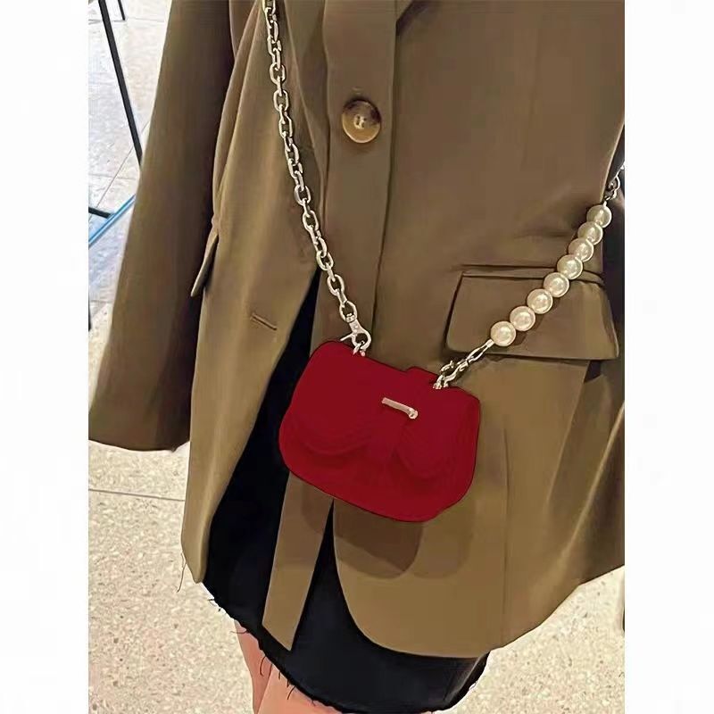 New Free Delivery Designer Mini Small For Women 2024 New Spring And Summer Design With Niche Texture, Fashionable Pearl Chain Crossbody Bag Designer B