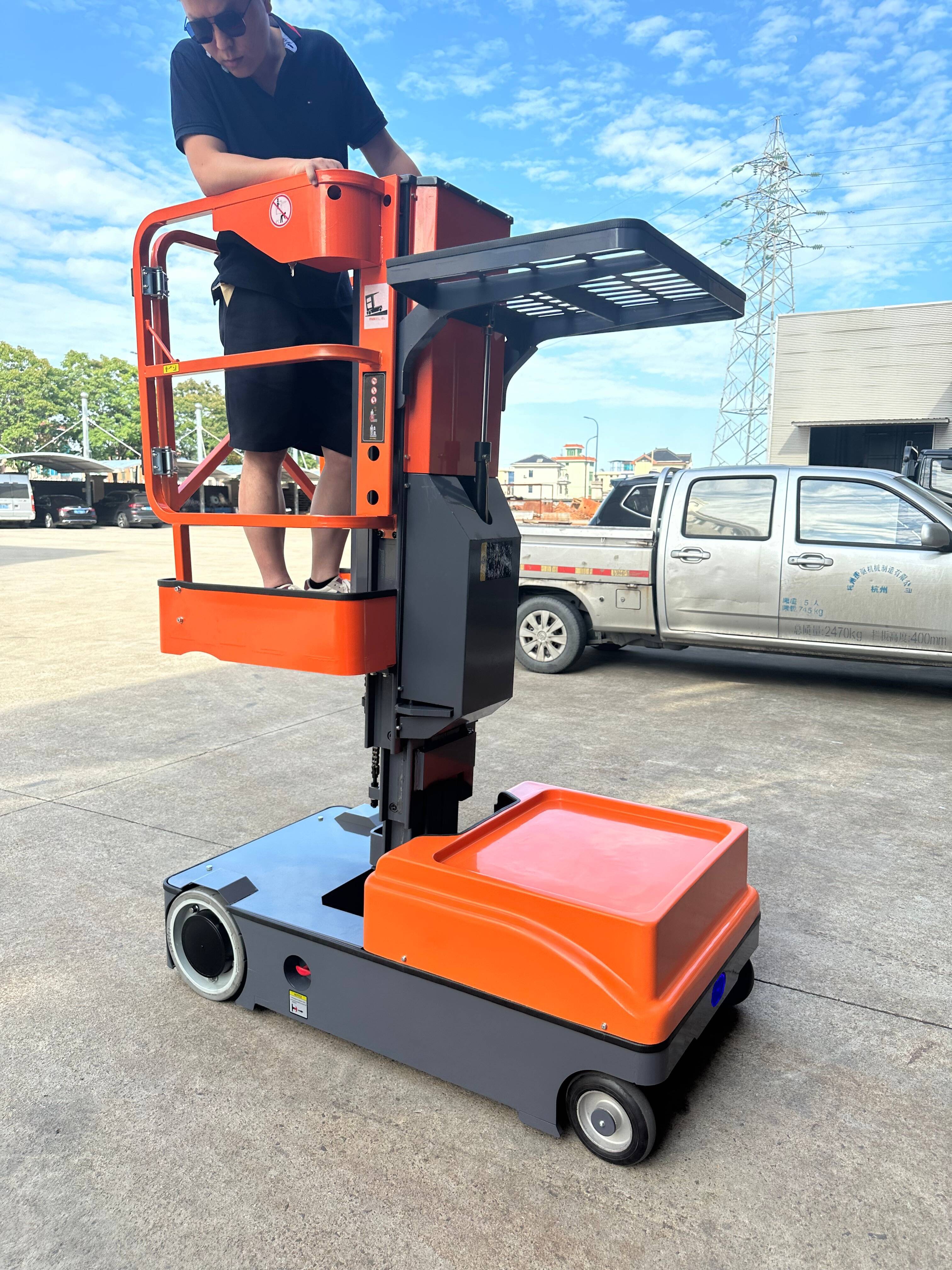 Versatile Battery Operated Pick-Up Truck Ergonomic Heavy-Duty Lifting Solution Reaching Height Extent Of Three Point Four Metres