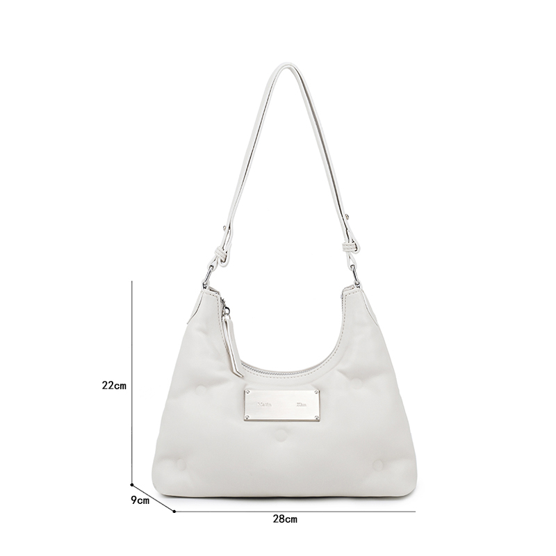 Multi colored crossbody bags are fashionable and diverse, suitable for daily use. This is the best choice to give to friends and family DH912061137