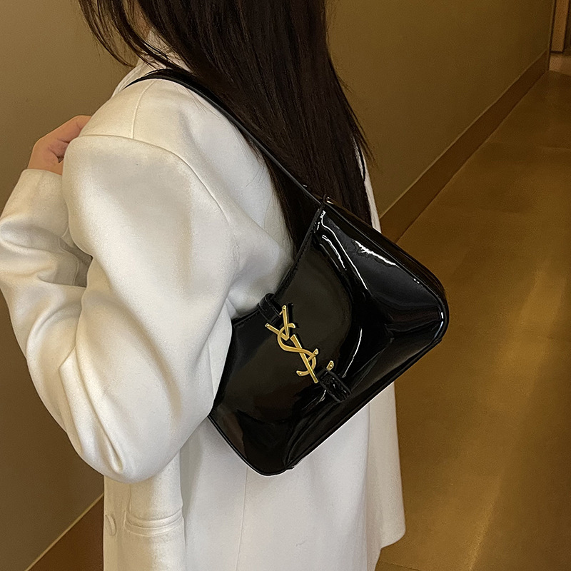 designer bag 2025 new High-end, foreign-style, fashionable underarm bag popular and versatile light luxury commuter shoulder bag