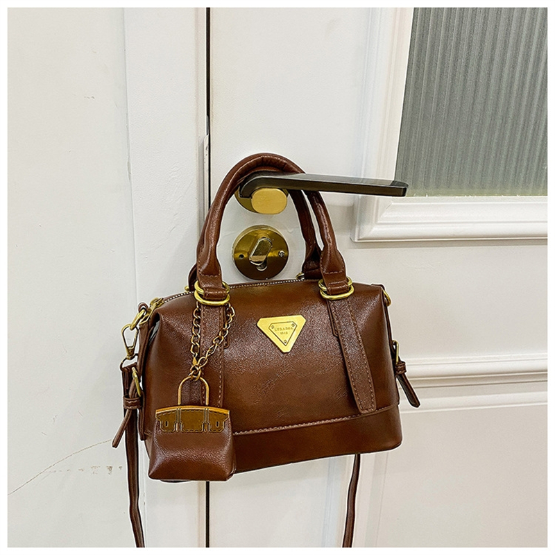 Designer free shipping designers bags for womens 2025 New Handheld Commuter Single Shoulder Crossbody Bag High End Simple and Fashionable