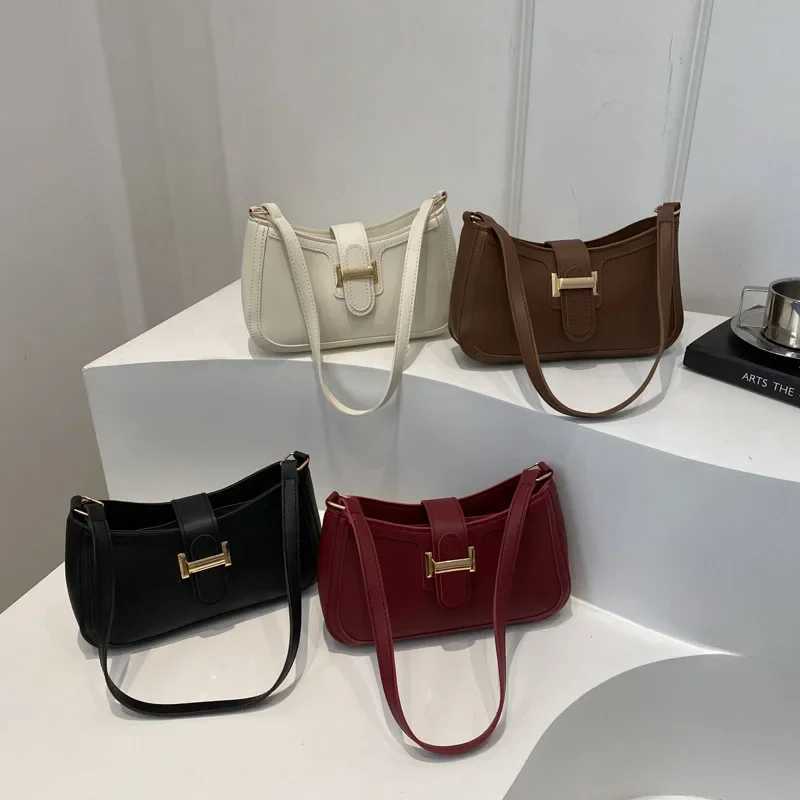 High-End Texture French Bread Bag 2025 Trendy Niche Design Simple Retro Womens Bag Commute Versatile Single Shoulder CrossbodyW251117