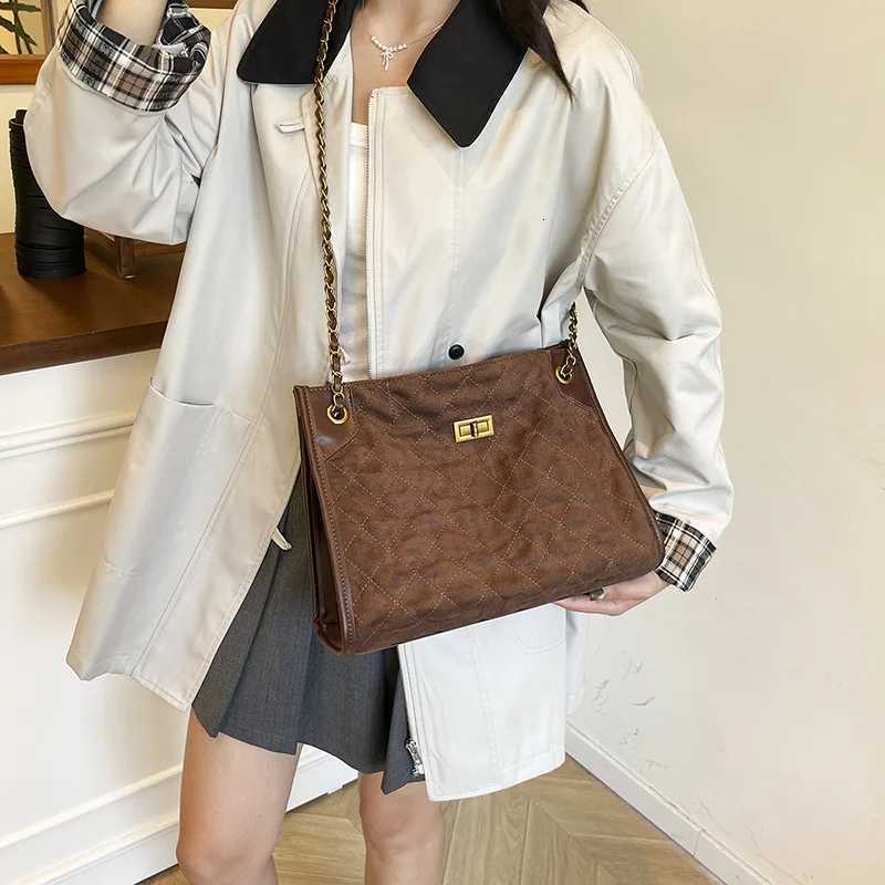2025 Womens Fashion Chain Suede Autumn New Messenger Bag Simple Retro Large Capacity Shoulder BagW251117