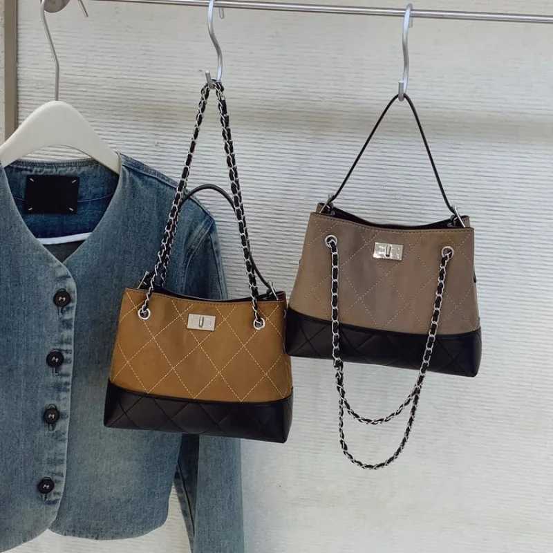 Elegant Women Shoulder Bag Made From Genuine Leather With Top Zip Closure For Stylish Secure CarryW251117