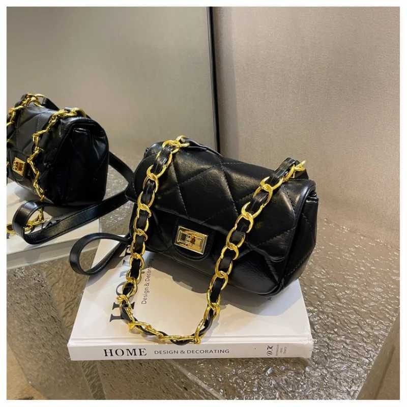 Womens Shoulder Bag Made Of Leather Boasting Paris Style And High-End Vintage Trendy LookW251117