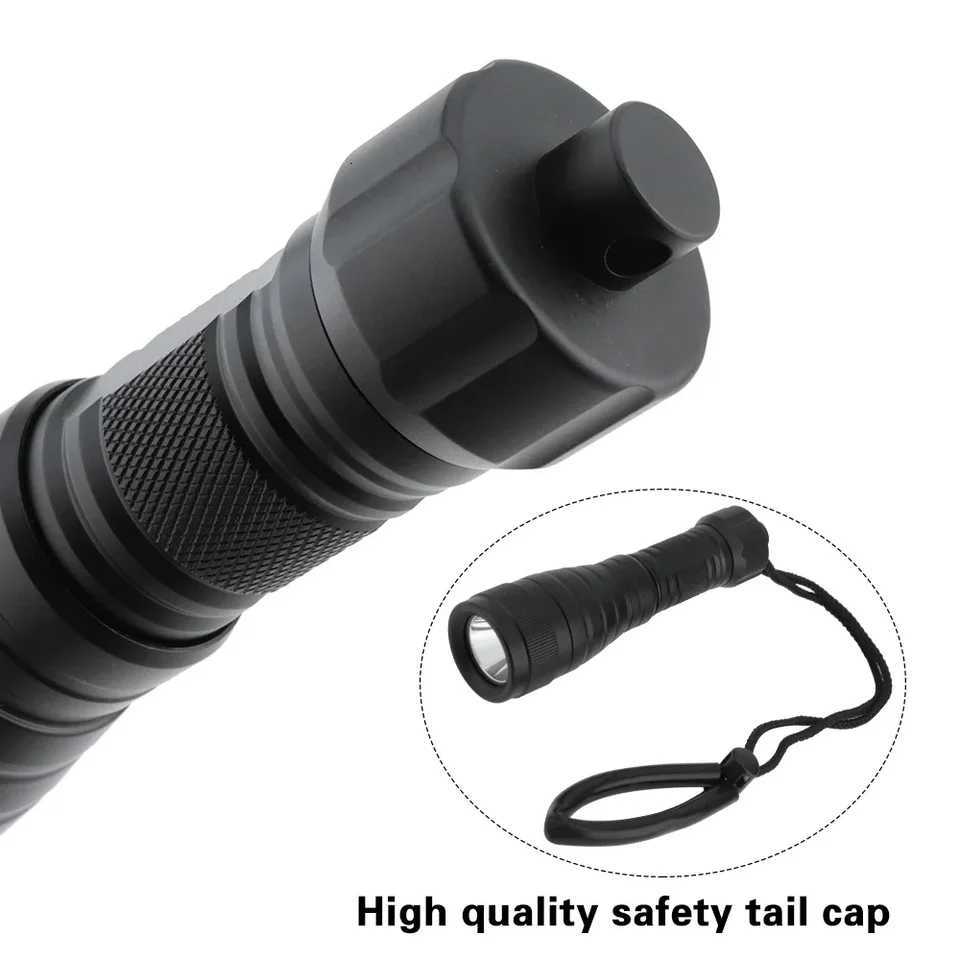 BORUiT DIV05 1050LM LED Scuba Diving Flashlight IPX8 Waterproof Underwater 150M Torch Submarine Lantern Use 18650 Battery M251117