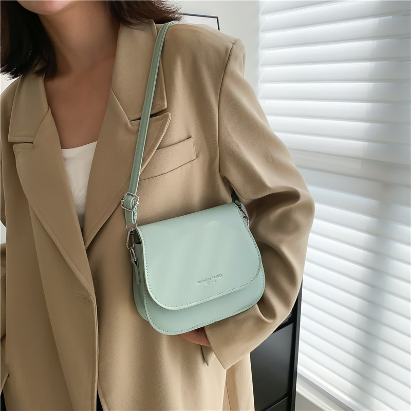 Leather Flap Shoulder Bag for Women: Saddle hot Messenger Handbag Purse