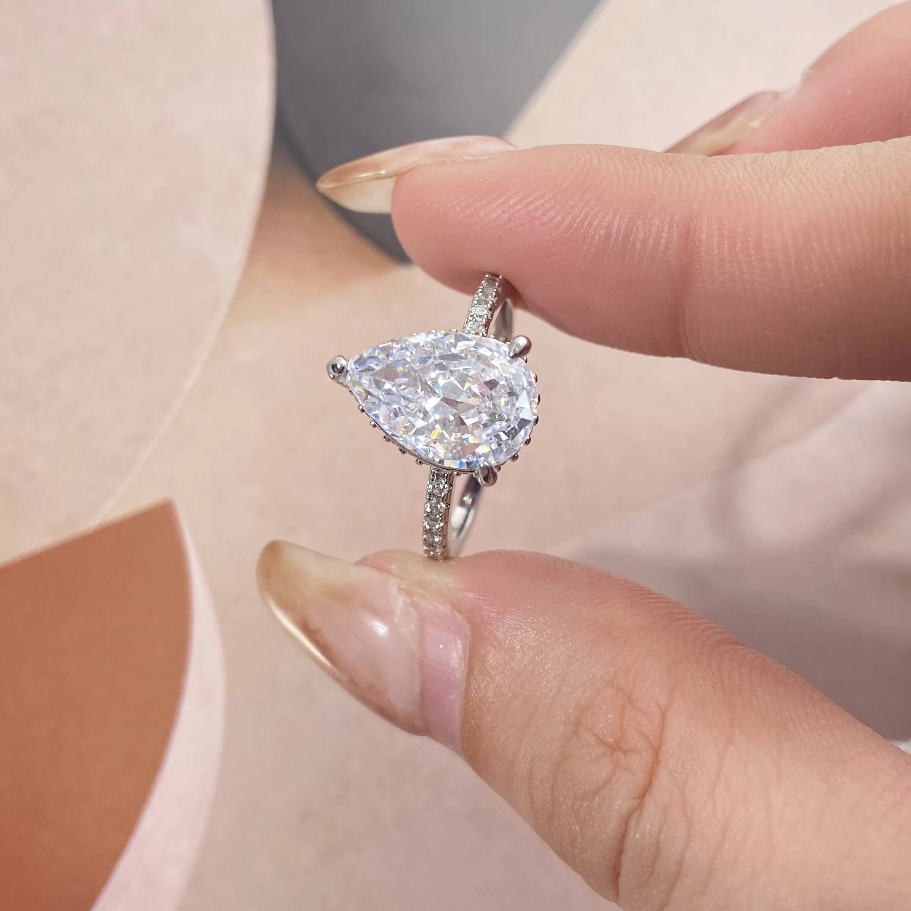 Custom Silver Jewelry Pear Cut S925 Sterling Silver Engagement Wedding Rings 8A Quality Crushed Ice Zircon Silver Ring for Women