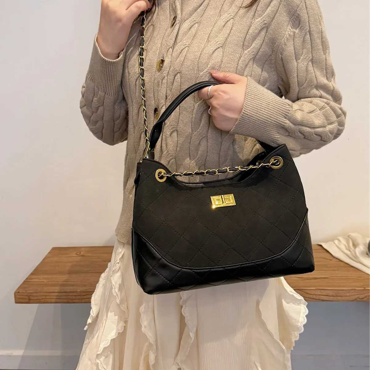 Vintage Matte Underarm Bag Chain Strap Shoulder Purse for Women Textured Crossbody Tote Chic Day-to-Night Bag Luxe Sling BagW251117