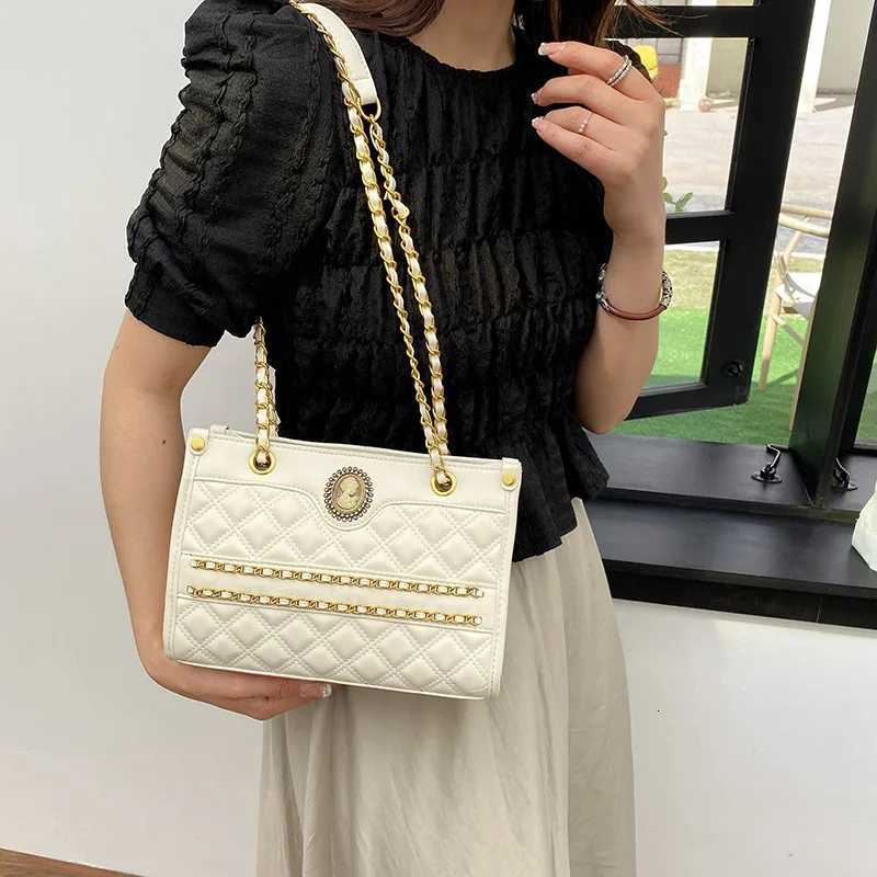 Quilted Chain Work Tote Women Structured Shoulder Bag Caviar Grain Texture Compact Commuter Gym to Office SystemW251117