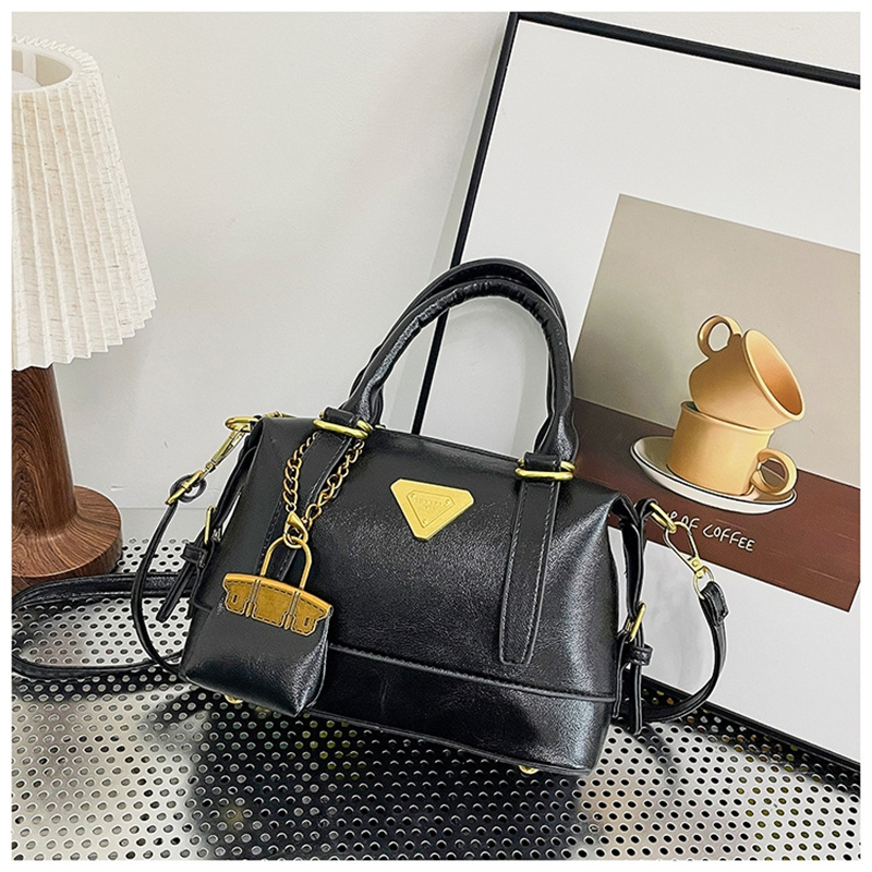 Designer free shipping designers bags for womens ladies 2025 New Handheld Commuter Single Shoulder Crossbody Bag High End Simple
