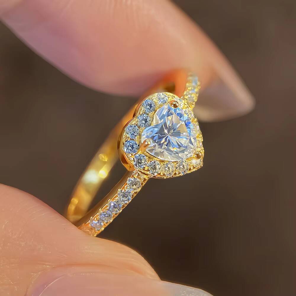 FOXI 18k Gold Plated Engagement Ring Heart D Color VVS Moissanite Diamond Halo Ring 925 Sterling Silver Moissanite Wedding Ring