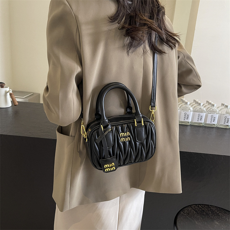 designer bag 2025 new Women's textured bag versatile, niche wrinkled handbag Popular and trendy explosive item this year Single-shoulder and cros